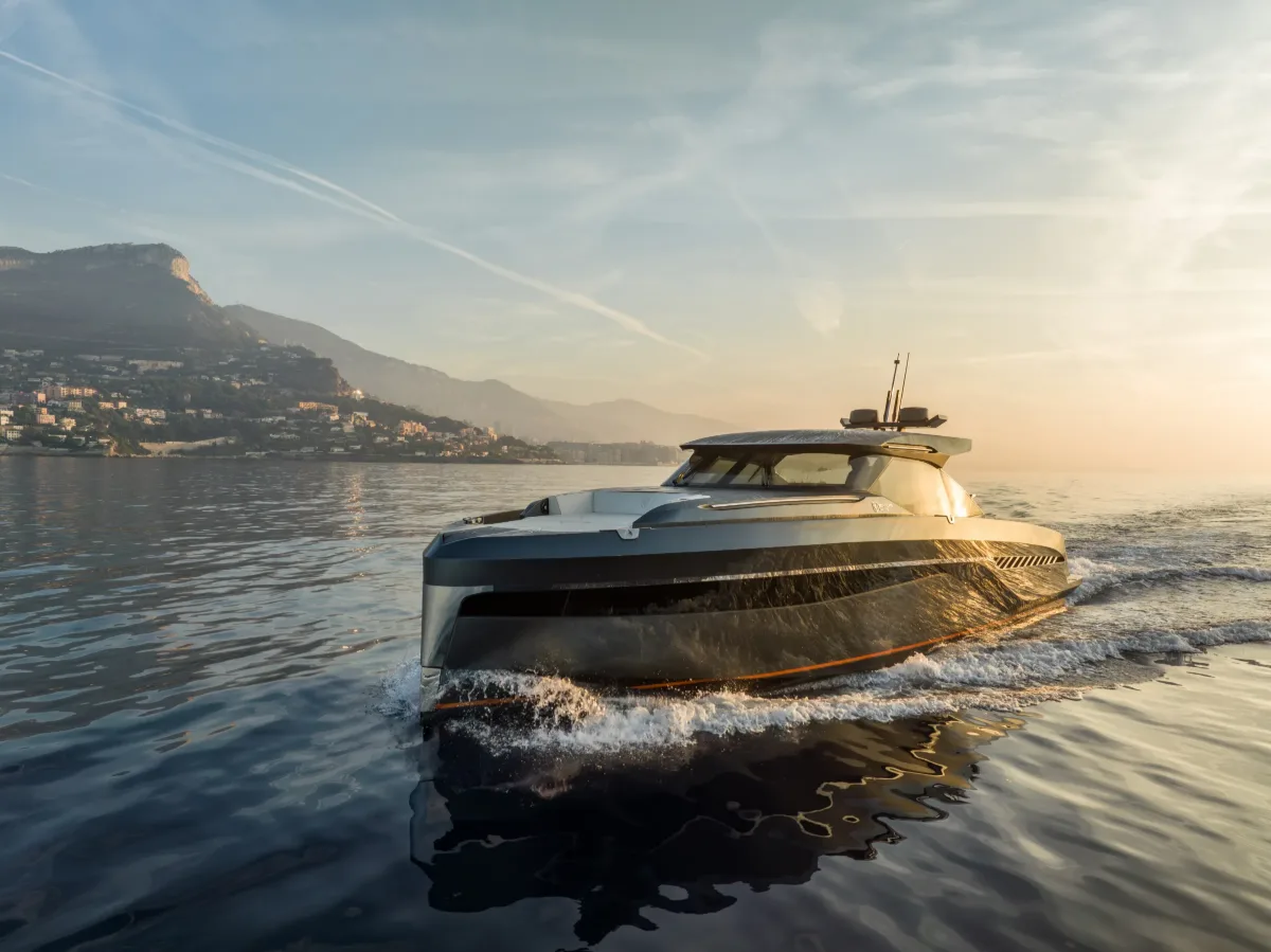 Bekkers AZUR 45HT at sunrise