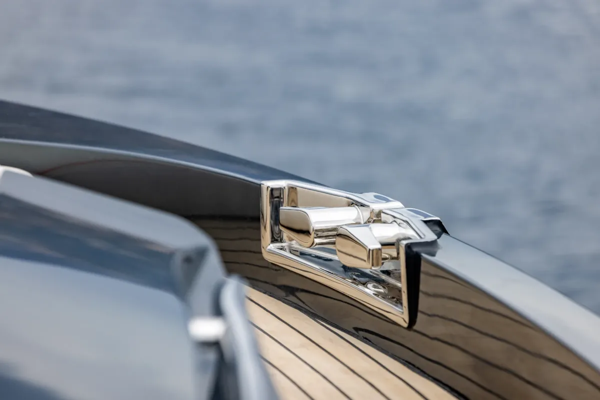 Hand-polished stainless steel detail on a Bekkers AZUR 45HT