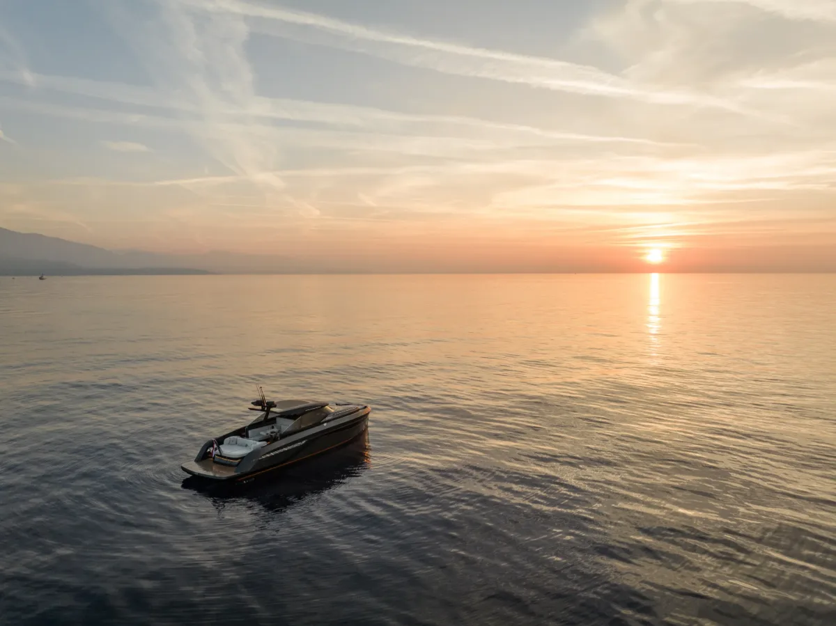 Bekkers AZUR 45HT at anchor at sunset on the Riviera