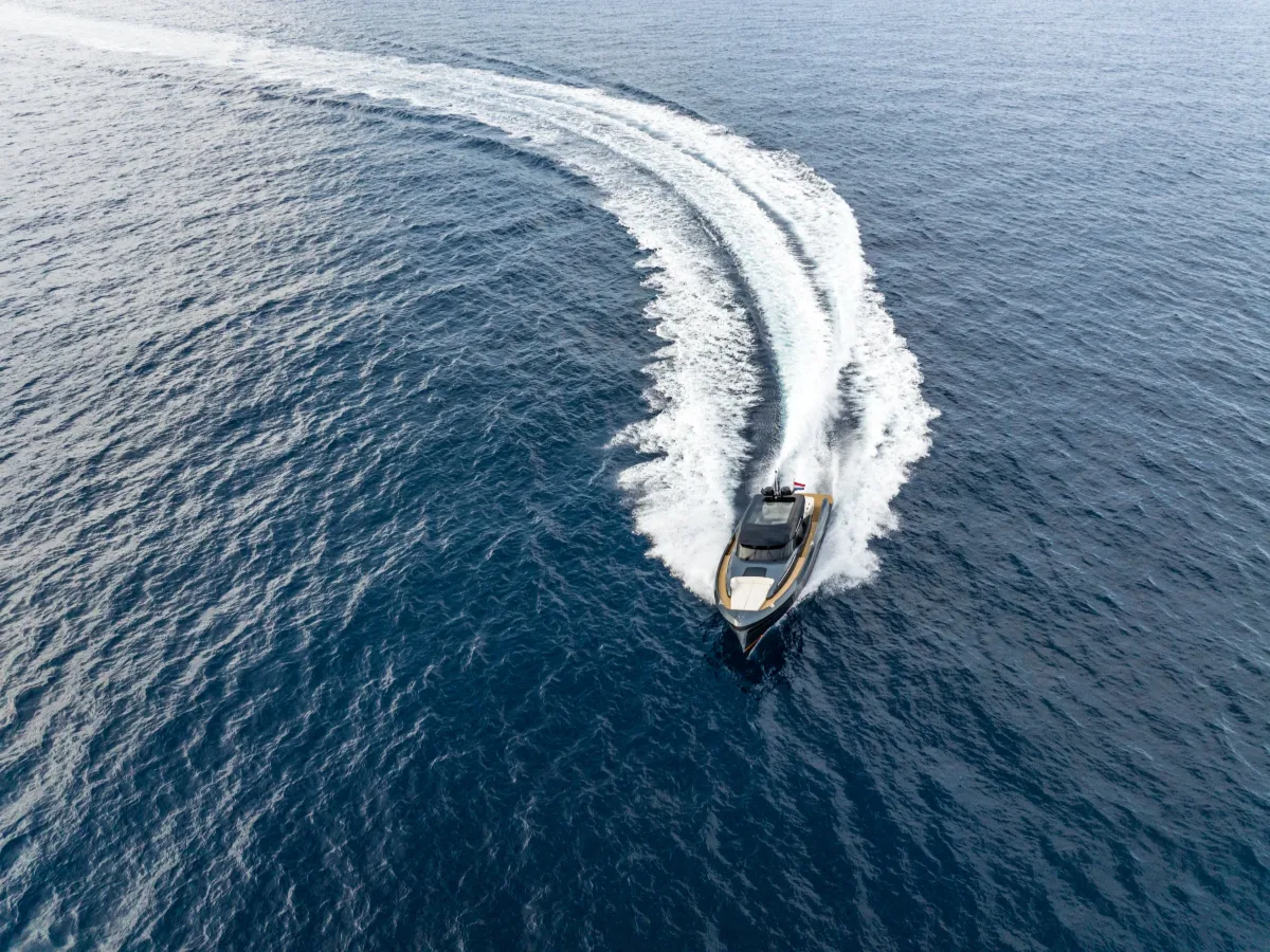 AZUR 45HT turning on deep blue water