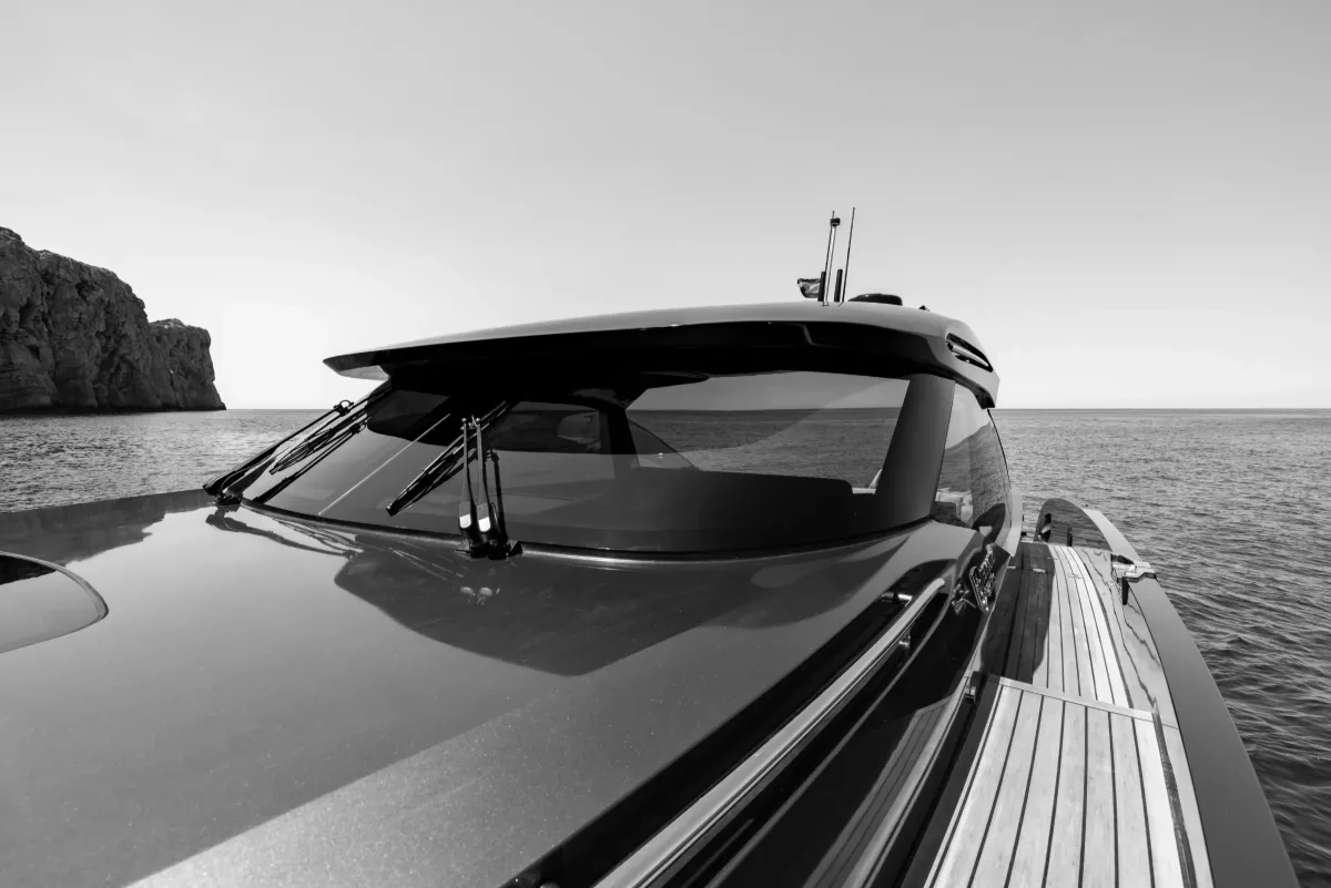 Windscreen and hardtop of the AZUR 45HT